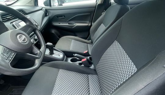 Nissan • Versa