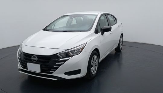 Nissan • Versa