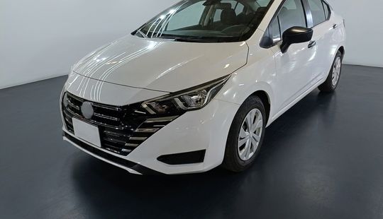 Nissan • Versa