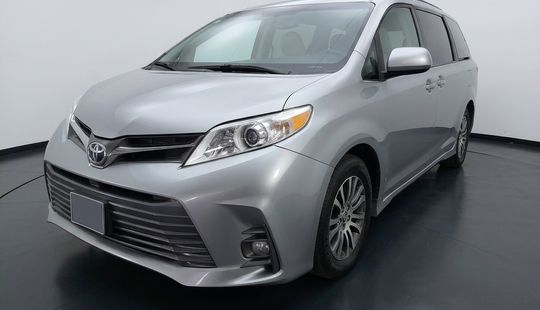 Toyota • Sienna