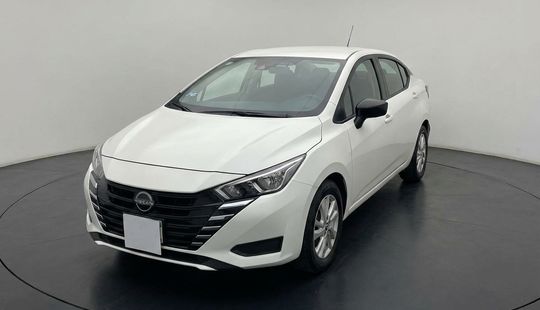 Nissan • Versa