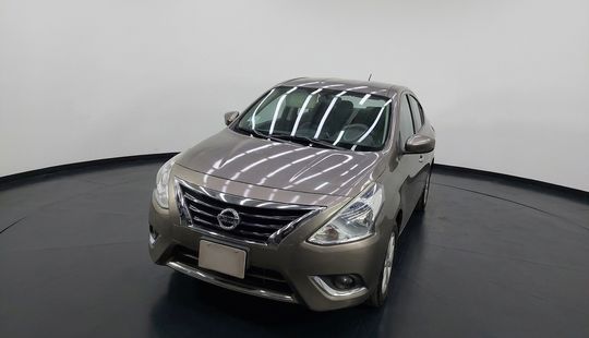 Nissan • Versa