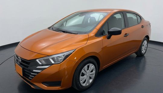 Nissan • Versa