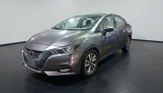 Nissan • Versa
