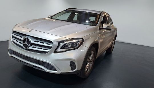 Mercedes Benz • Clase GLA