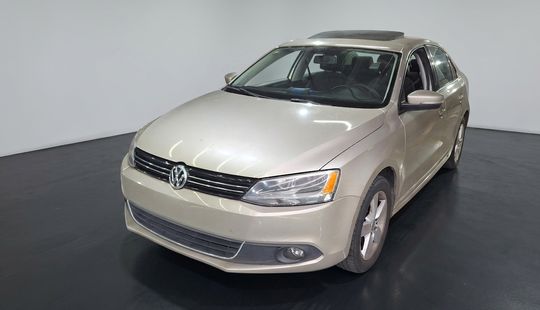 Volkswagen • Jetta
