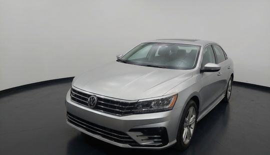 Volkswagen • Passat