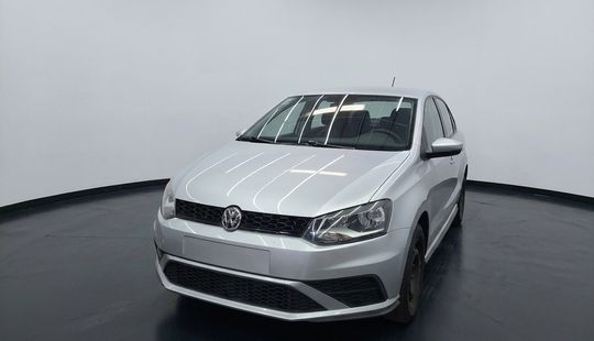Volkswagen • Polo