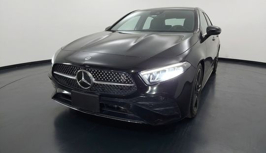 Mercedes Benz • Clase A