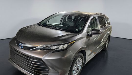 Toyota • Sienna