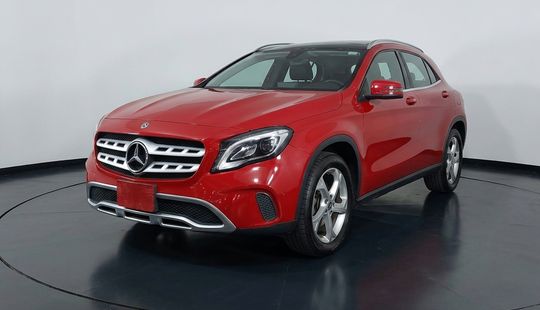 Mercedes Benz • Clase GLA