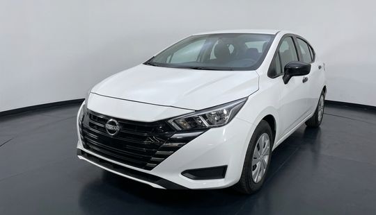 Nissan • Versa