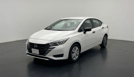 Nissan • Versa