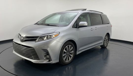 Toyota • Sienna