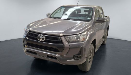 Toyota • Hilux
