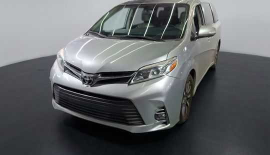 Toyota • Sienna