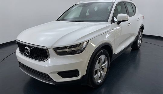 Volvo • XC40