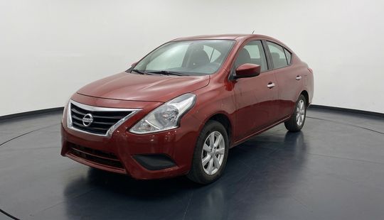 Nissan • Versa