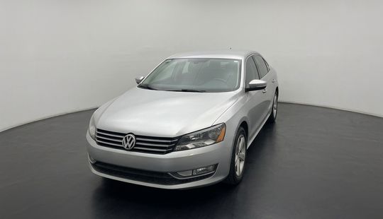 Volkswagen • Passat