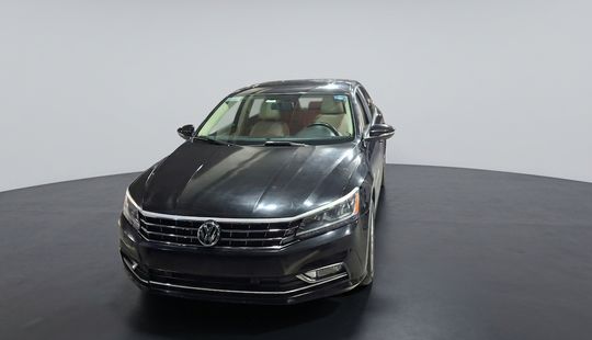Volkswagen • Passat