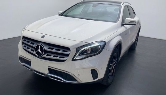 Mercedes Benz • Clase GLA