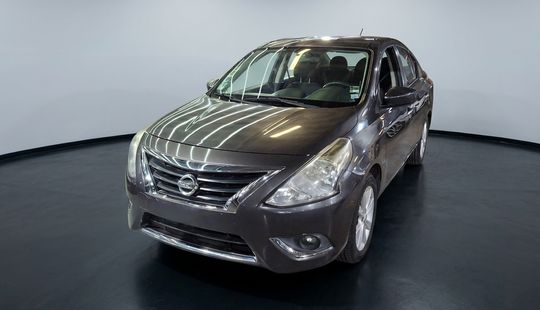 Nissan • Versa