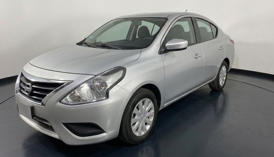 Nissan • Versa