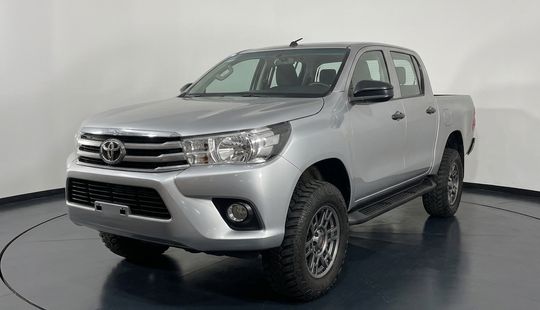 Toyota • Hilux