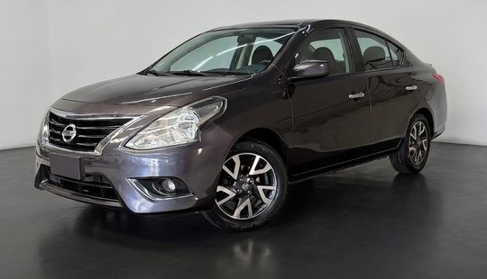Nissan • Versa