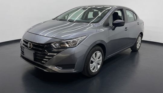 Nissan • Versa