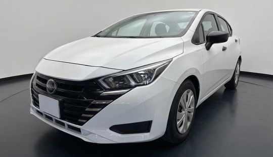 Nissan • Versa