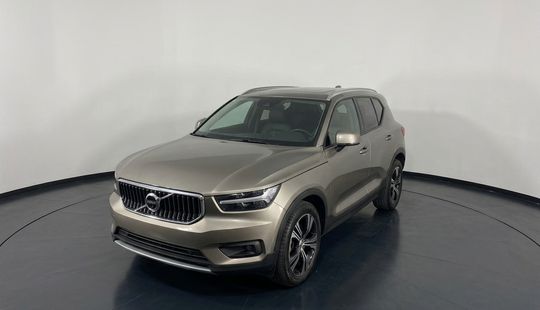 Volvo • XC40