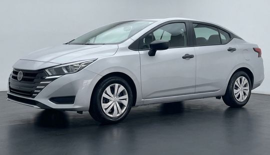 Nissan • Versa