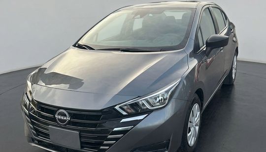 Nissan • Versa