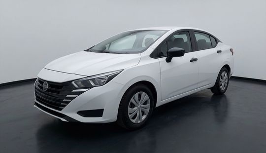Nissan • Versa