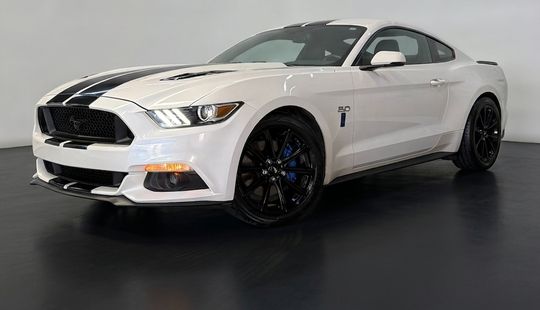 Ford • Mustang