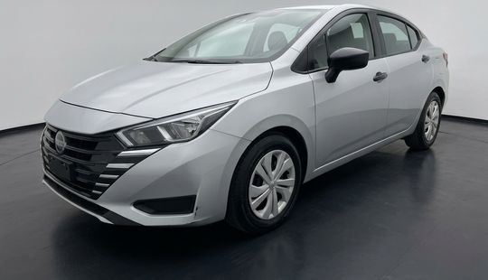 Nissan • Versa