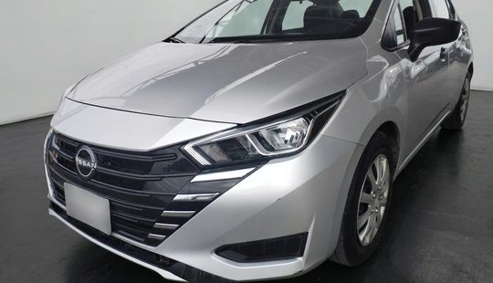 Nissan • Versa