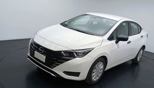 Nissan • Versa