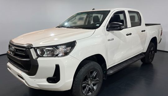 Toyota • Hilux