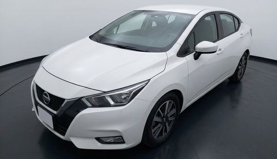 Nissan • Versa
