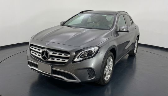 Mercedes Benz • Clase GLA