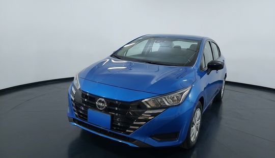 Nissan • Versa