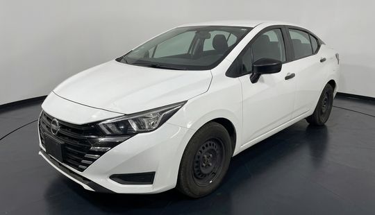 Nissan • Versa