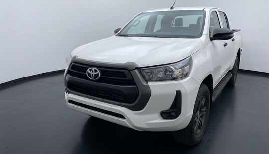 Toyota • Hilux