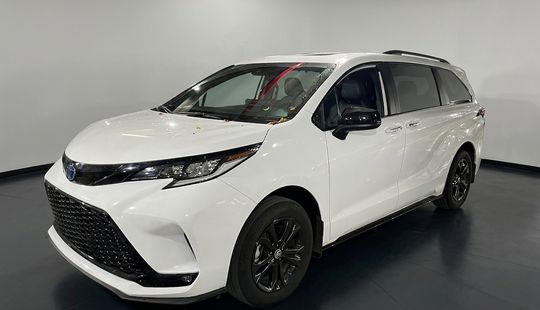 Toyota • Sienna