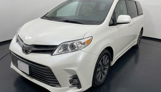 Toyota • Sienna