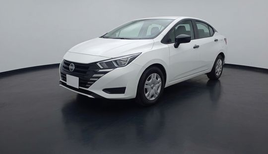 Nissan • Versa