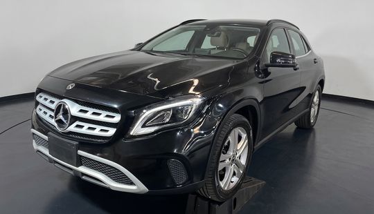 Mercedes Benz • Clase GLA