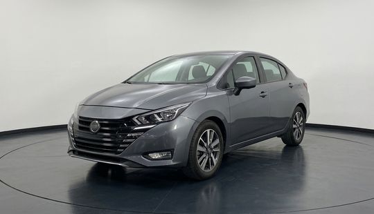 Nissan • Versa